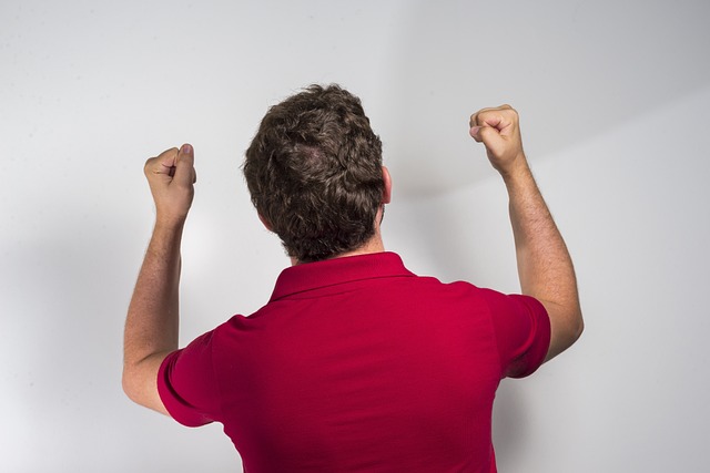 和三笘薰合影的11岁小球员有日本和法国血统，出自吉田麻也担任院长的青训机构